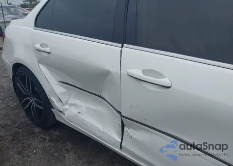 2005 Acura Rl 3.5 z USA, uszkodzony, nr VIN JH4KB16505C003674